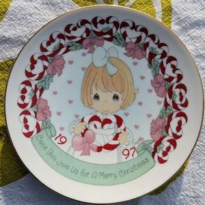 Precious Moments 1997 Christmas Mini Collector Plate